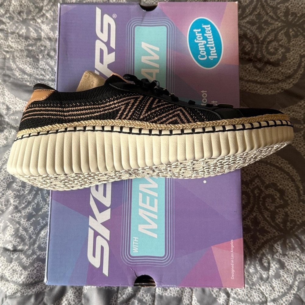 Skechers Wilshire Blvd Bellevue Women’s Black and Tan Sneakers Vegan Shoes - Picture 9 of 10